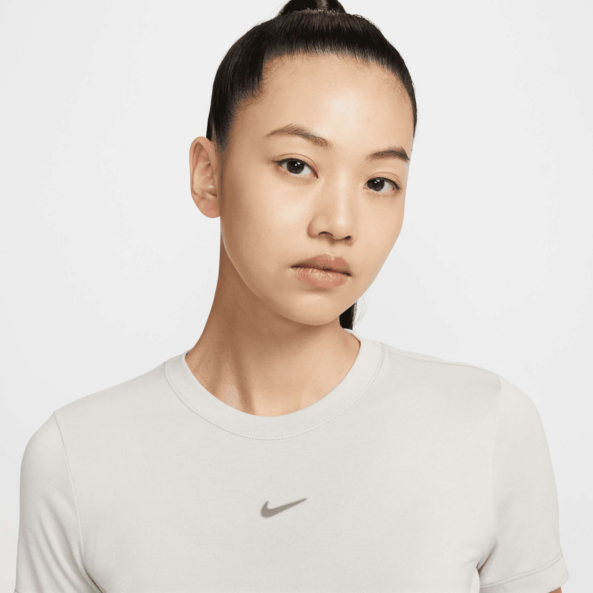 NIKE SPORTSWEAR WOMEN'S SLIM CROPPED T-SHIRT