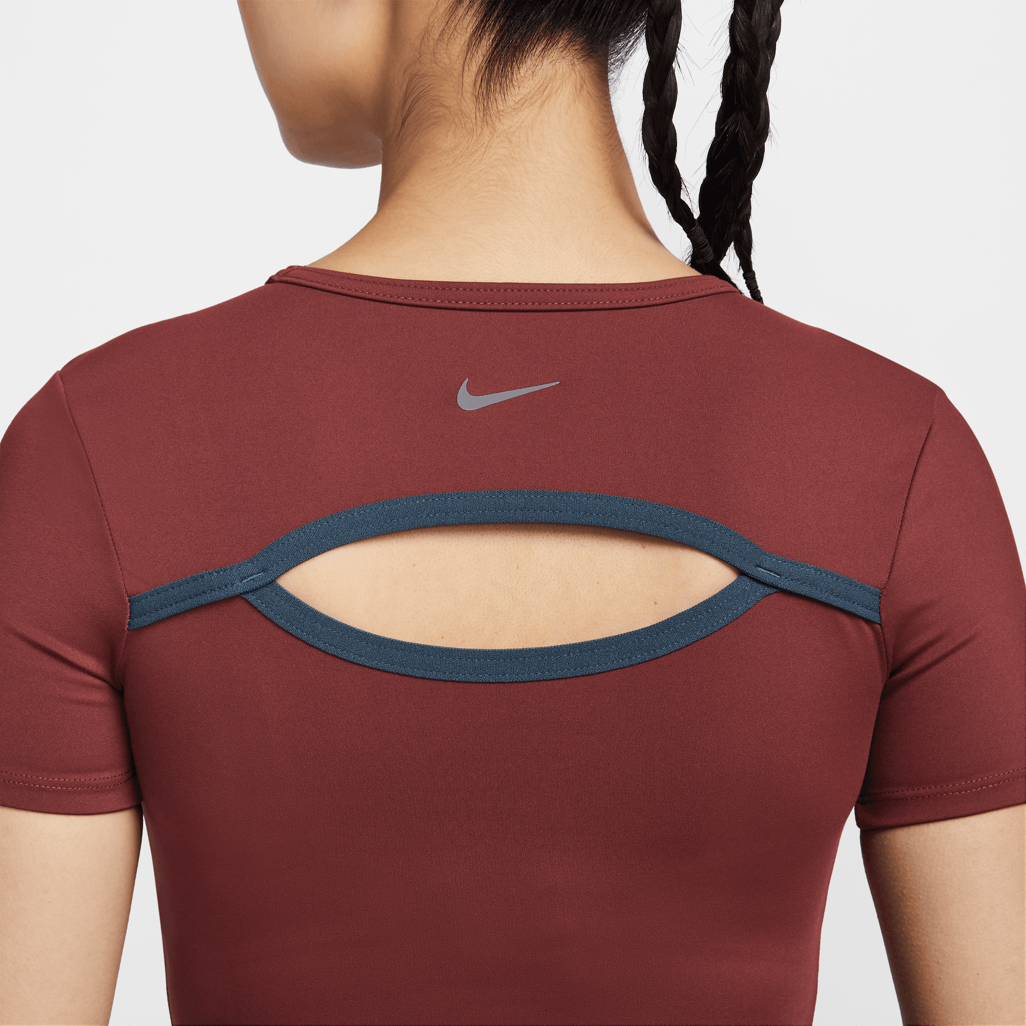 NIKE ONE FITTED WOMEN'S DRI-FIT SHORT-SLEEVE TOP