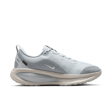 NIKE VOMERO 18 GORE-TEX MEN'S WATERPROOF ROAD RUNNING SHOES WITH REFLECTIVE ACCENTS