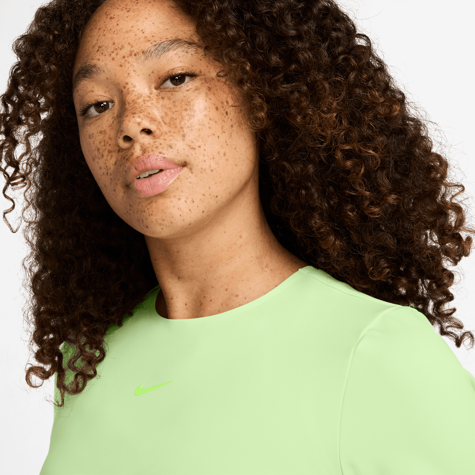 NIKE FORM WOMEN'S SHORT-SLEEVE TOP