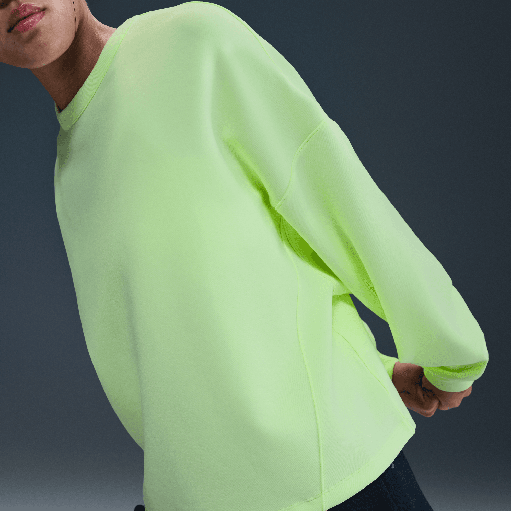 NIKE 24.7 IMPOSSIBLYSOFT WOMEN'S DRI-FIT OVERSIZED CREW-NECK TOP