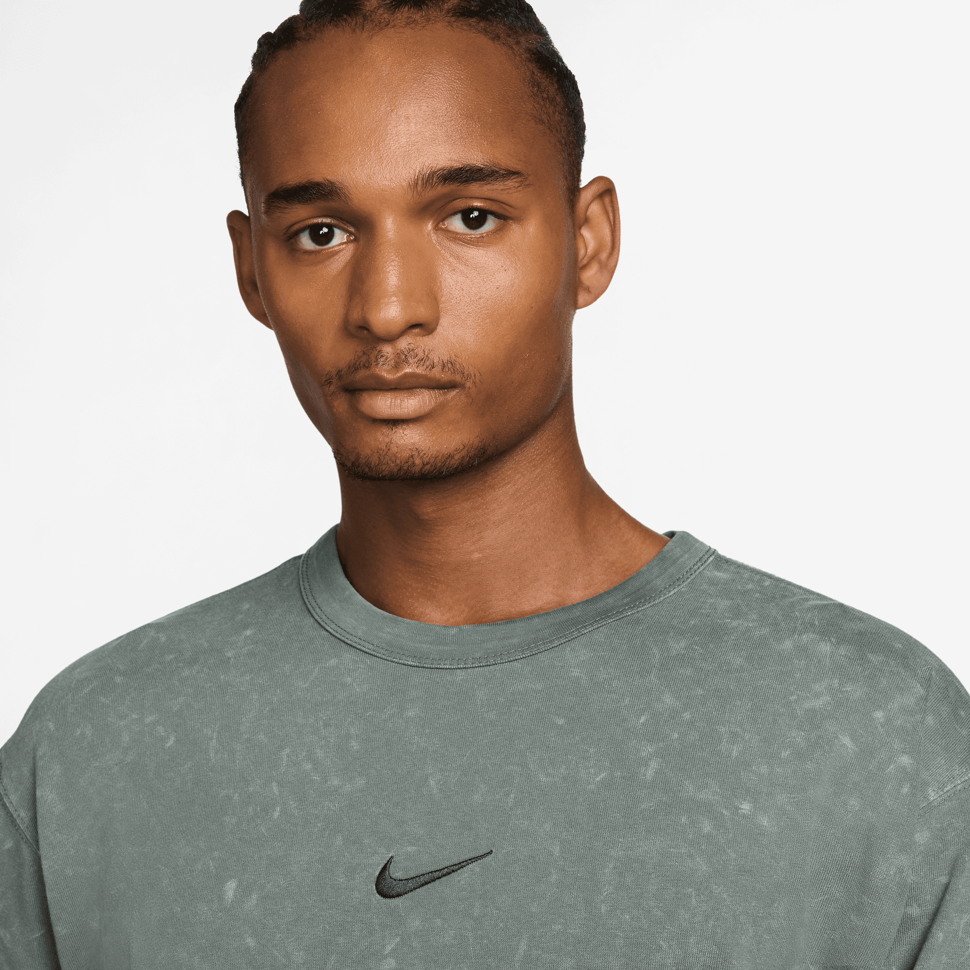 NIKE SPORTSWEAR PREMIUM ESSENTIALS MEN'S LONG-SLEEVE T-SHIRT