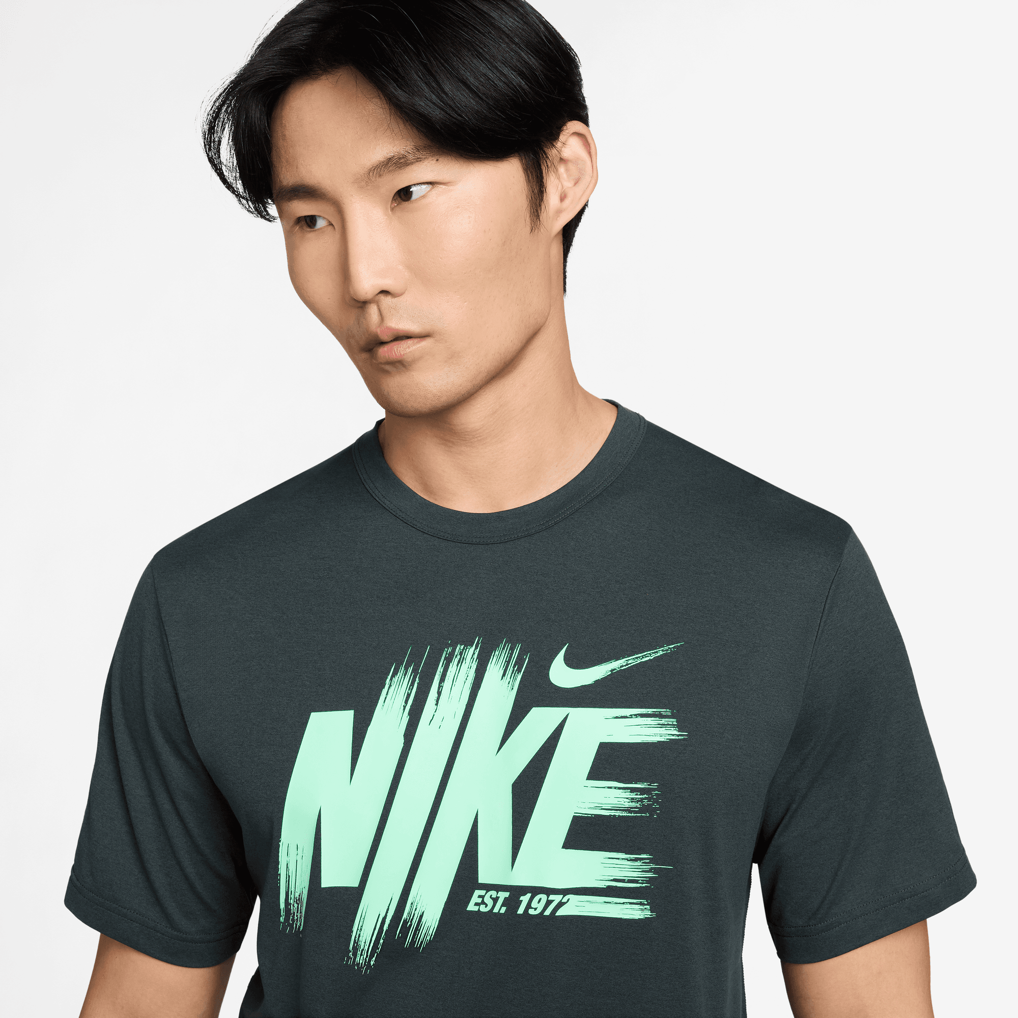 NIKE HYVERSE MEN'S DRI-FIT UV TRAININ G TOP