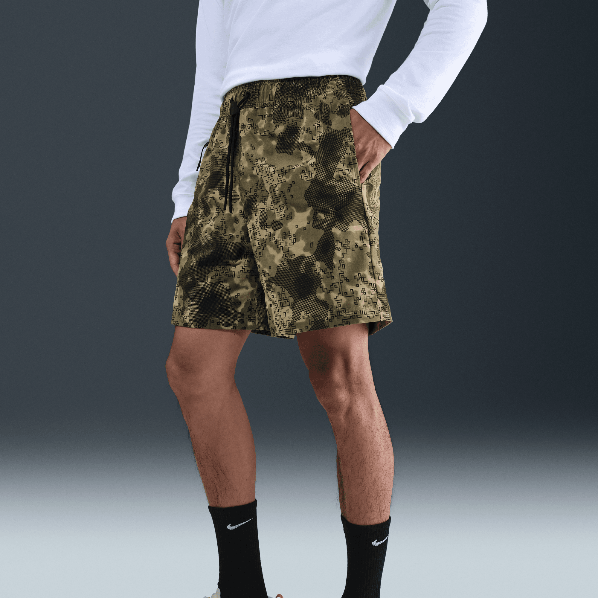 NIKE TECH MEN'S WOVEN SHORTS