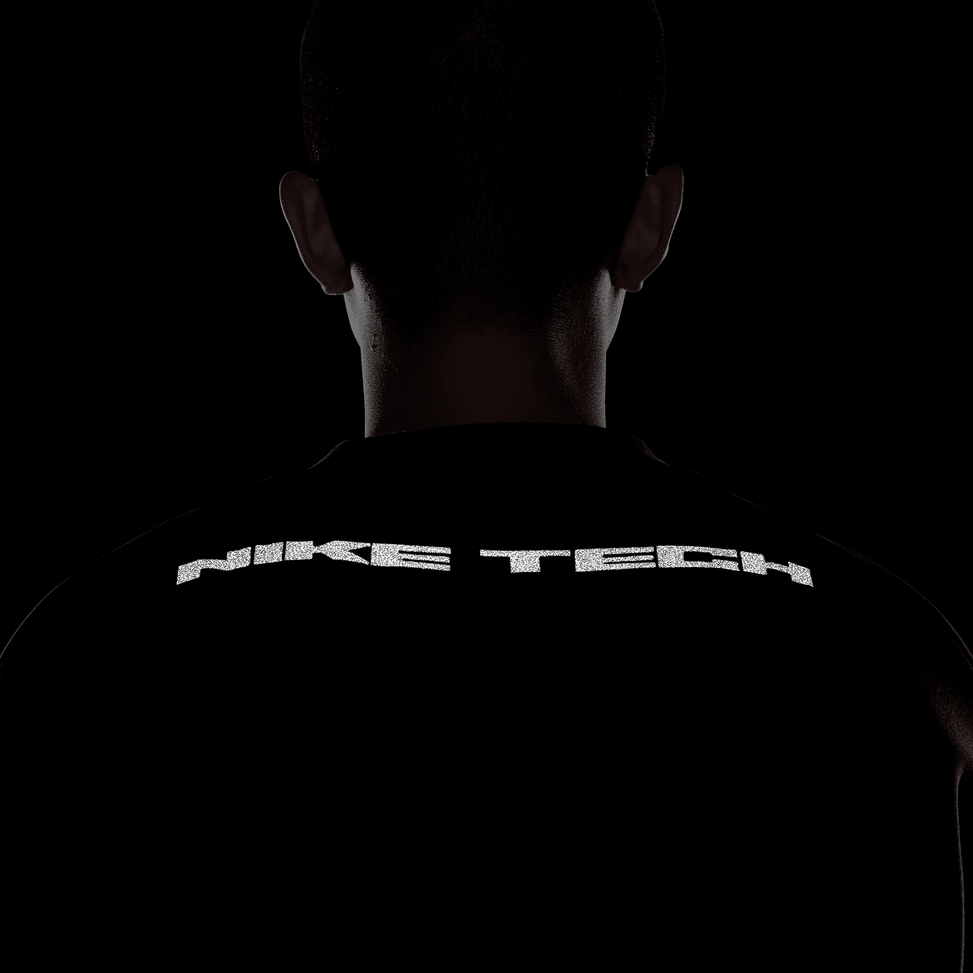 NIKE TECH MEN'S FLEECE CREW WITH REFLECTIVE ACCENTS