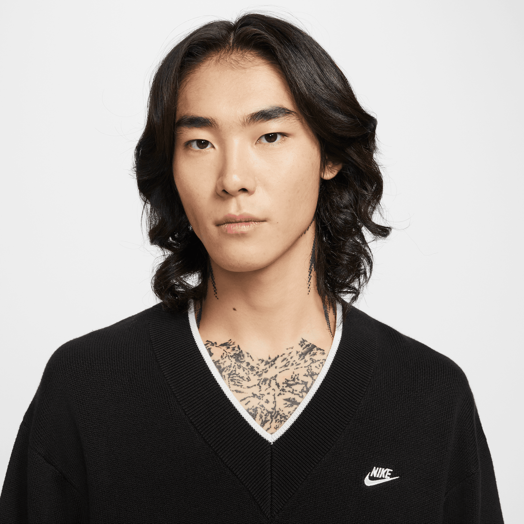 NIKE SPORTSWEAR CLUB MEN'S V-NECK SWEATER