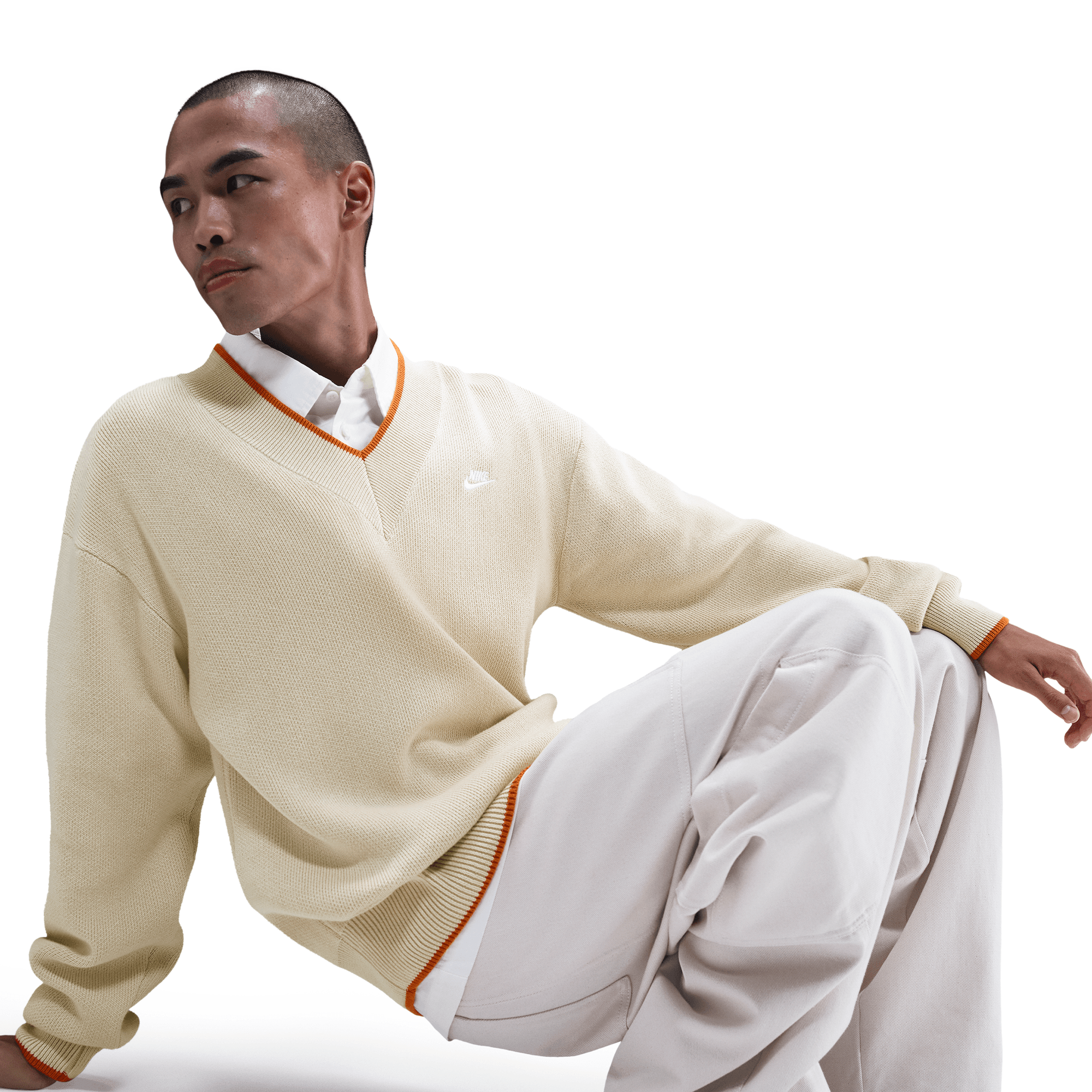 NIKE SPORTSWEAR CLUB MEN'S V-NECK SWEATER