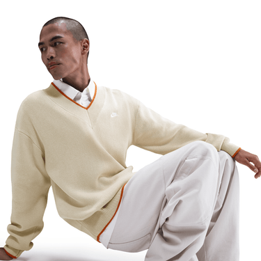 NIKE SPORTSWEAR CLUB MEN'S V-NECK SWEATER