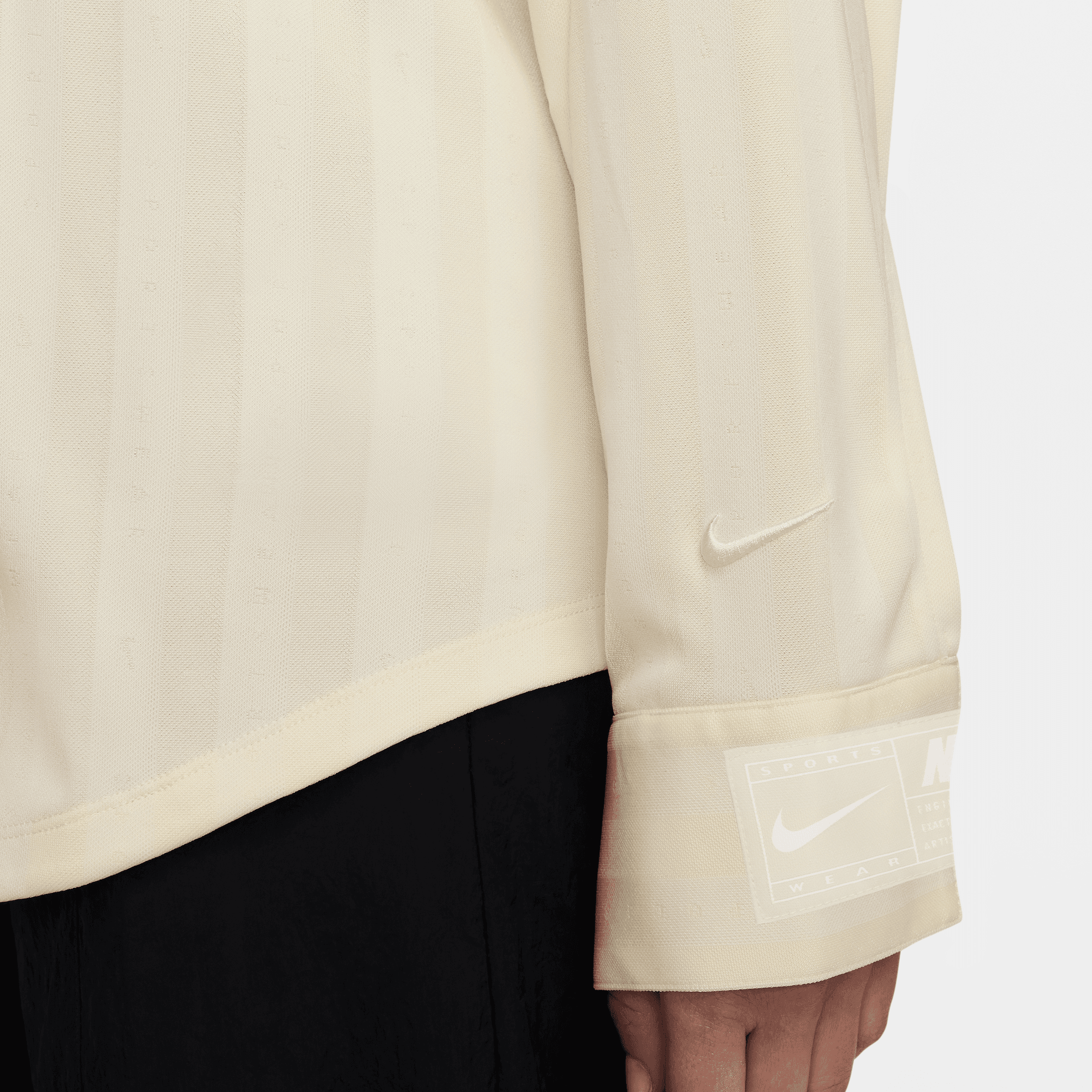 NIKE SPORTSWEAR WOMEN'S OVERSIZED JACQUARD STRIPED BUTTON-DOWN SHIRT