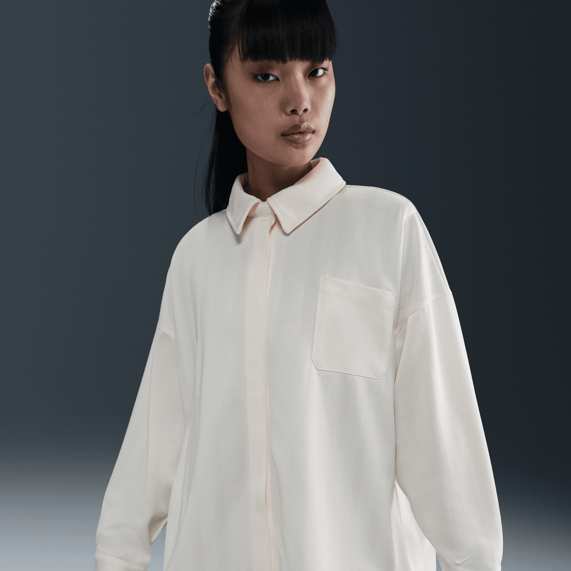 NIKE SPORTSWEAR WOMEN'S OVERSIZED JACQUARD STRIPED BUTTON-DOWN SHIRT