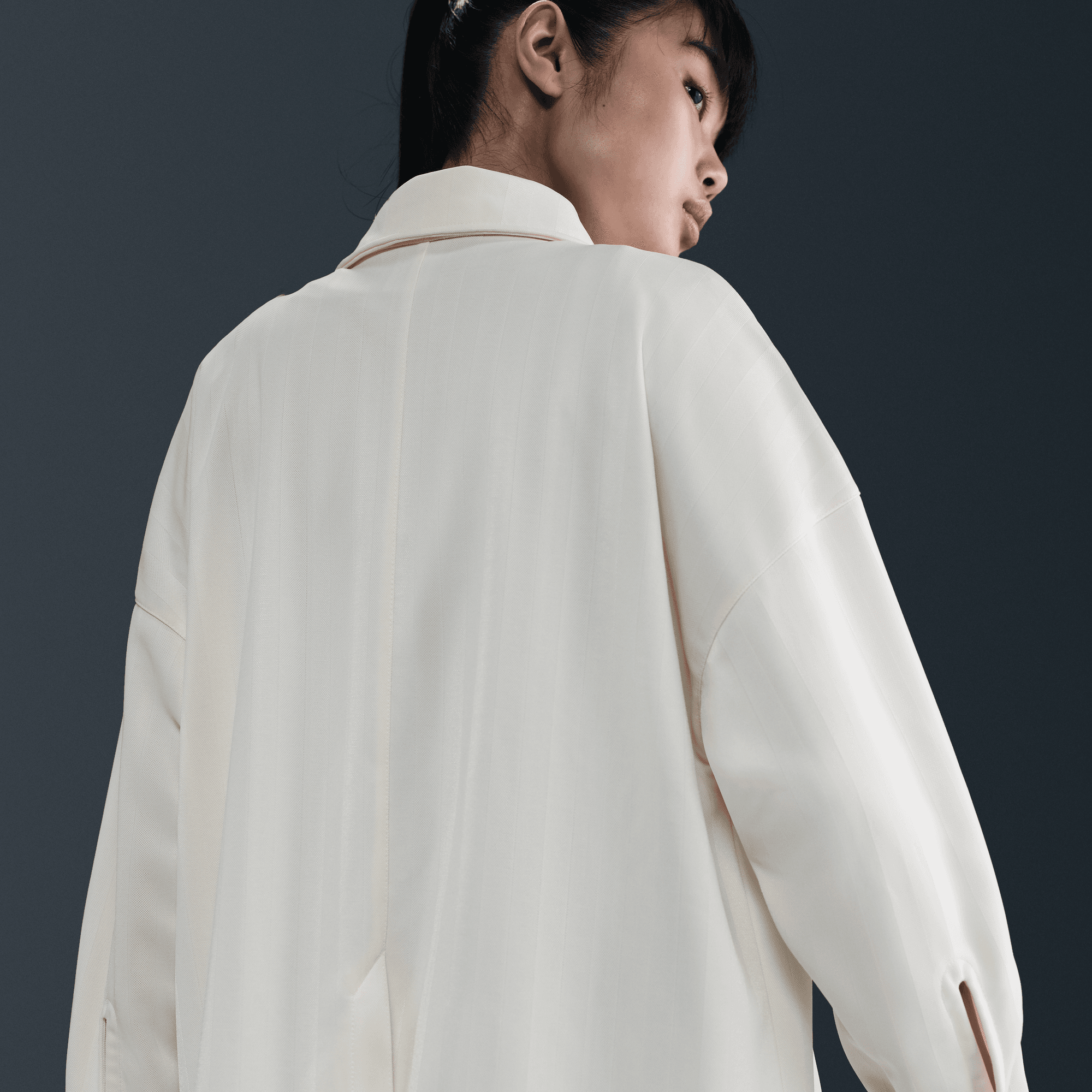 NIKE SPORTSWEAR WOMEN'S OVERSIZED JACQUARD STRIPED BUTTON-DOWN SHIRT