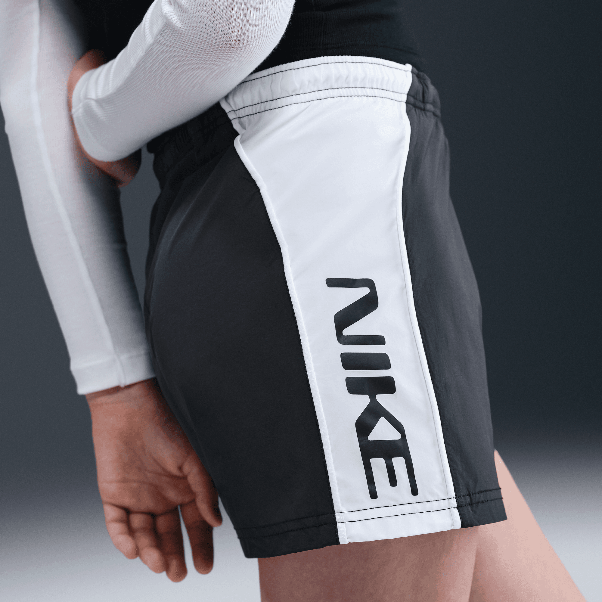 NIKE SPORTSWEAR GIRLS' WOVEN SHORTS