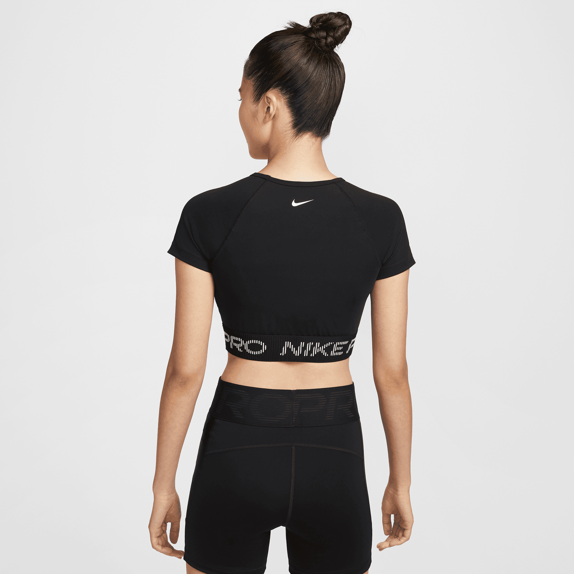NIKE PRO WOMEN'S DRI-FIT SHORT-SLEEVE CROPPED GRAPHIC TOP