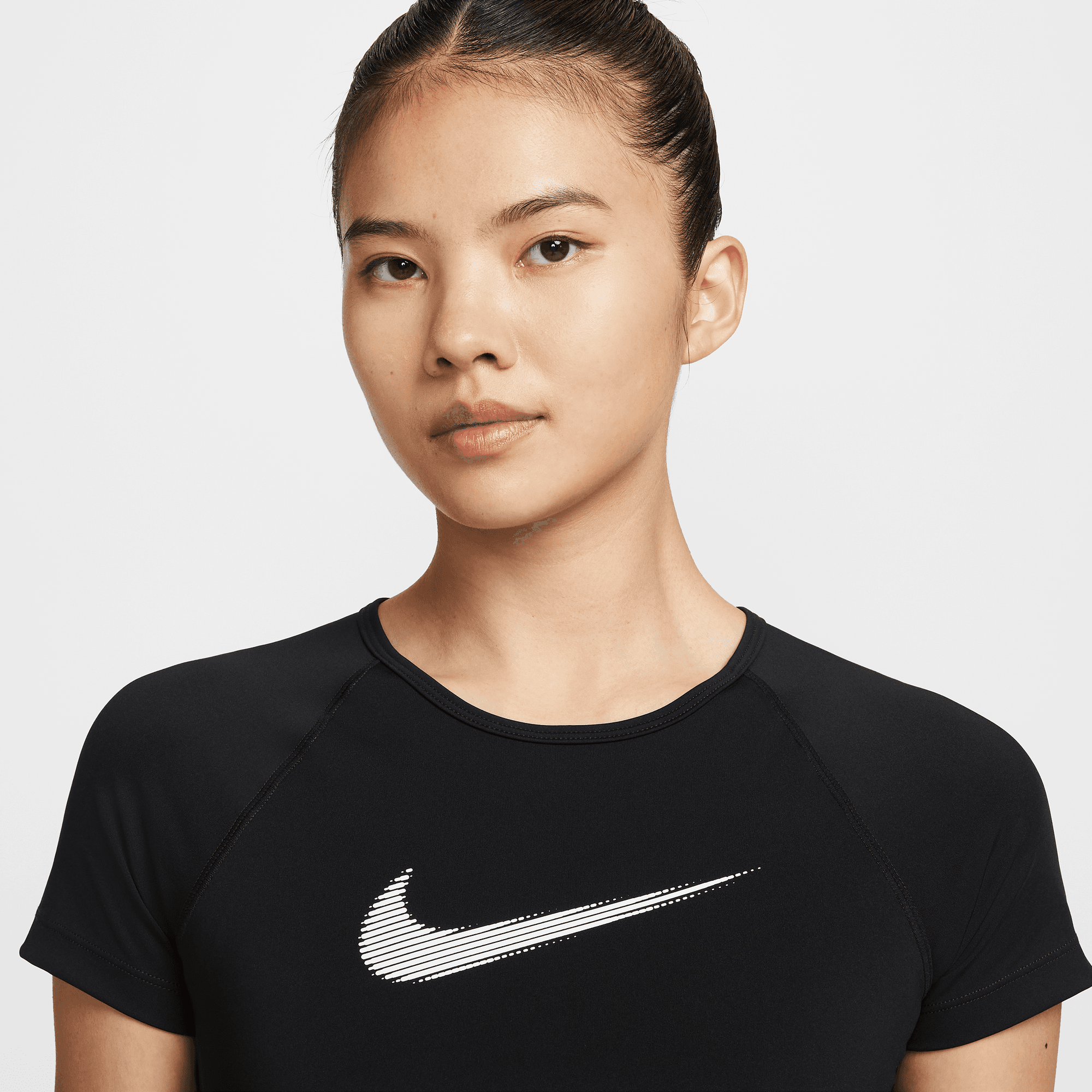 NIKE PRO WOMEN'S DRI-FIT SHORT-SLEEVE CROPPED GRAPHIC TOP