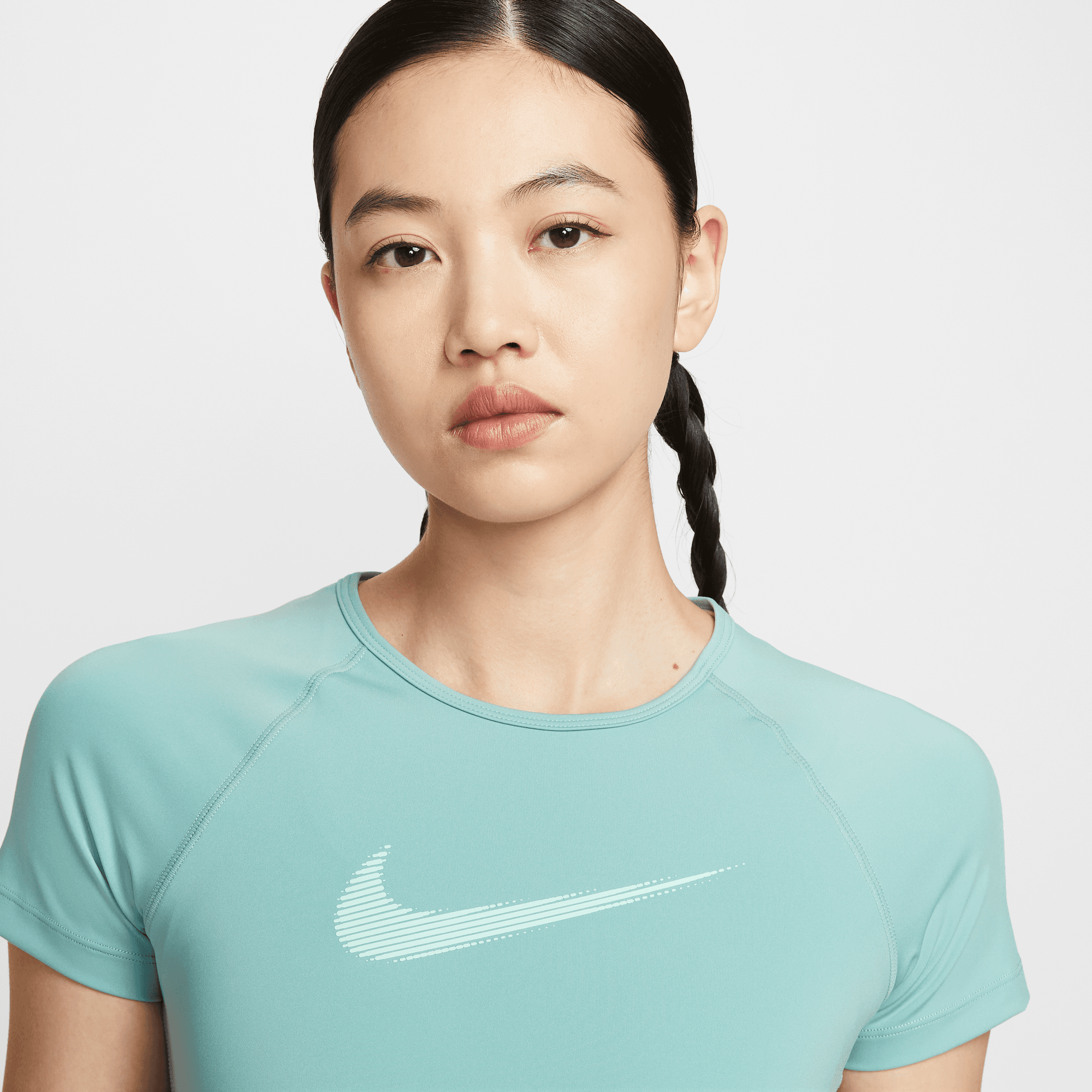 NIKE PRO WOMEN'S DRI-FIT SHORT-SLEEVE CROPPED GRAPHIC TOP