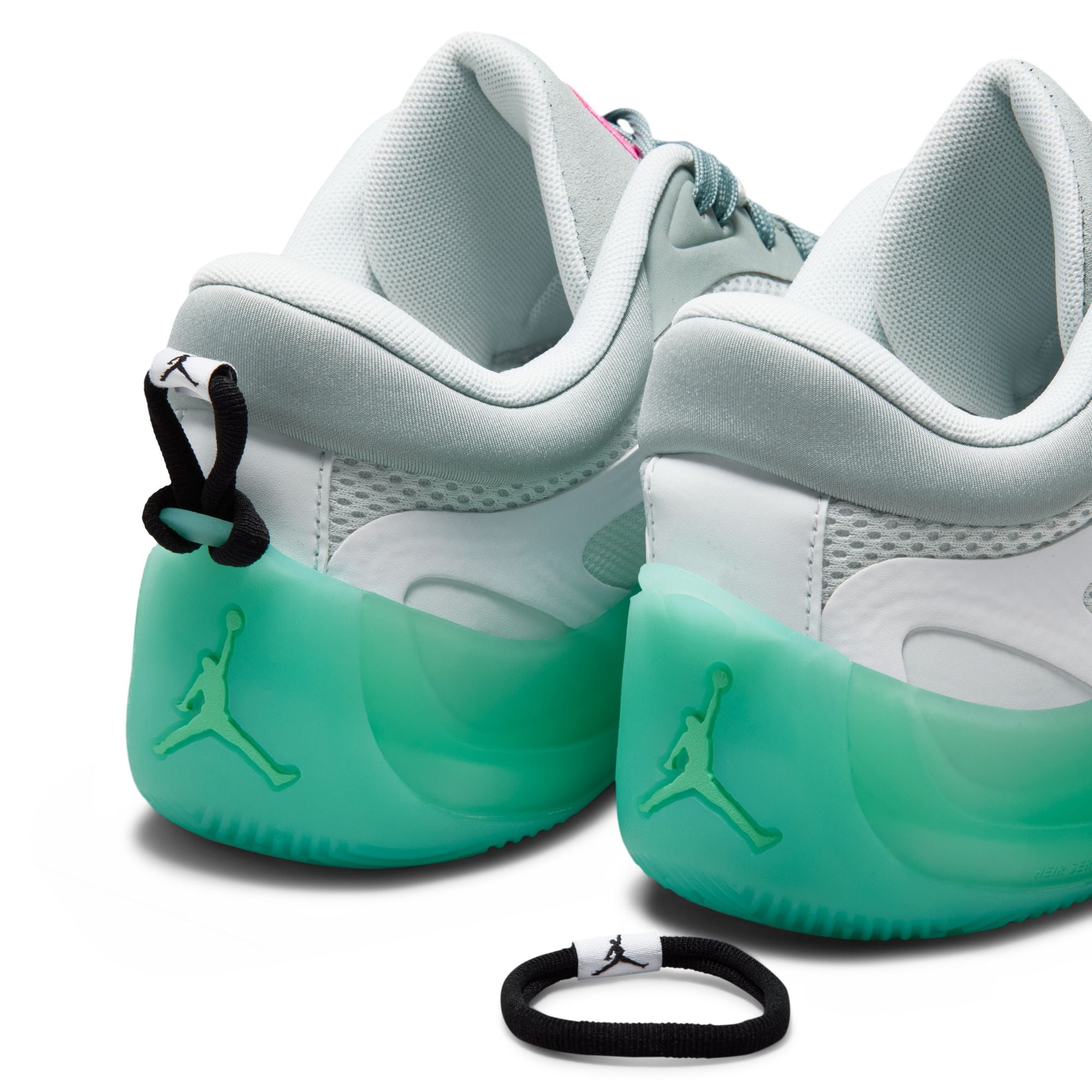 WMNS JORDAN HEIR SERIES 2 PF WHITE/LIGHT PUMICE-METALLIC SILVER