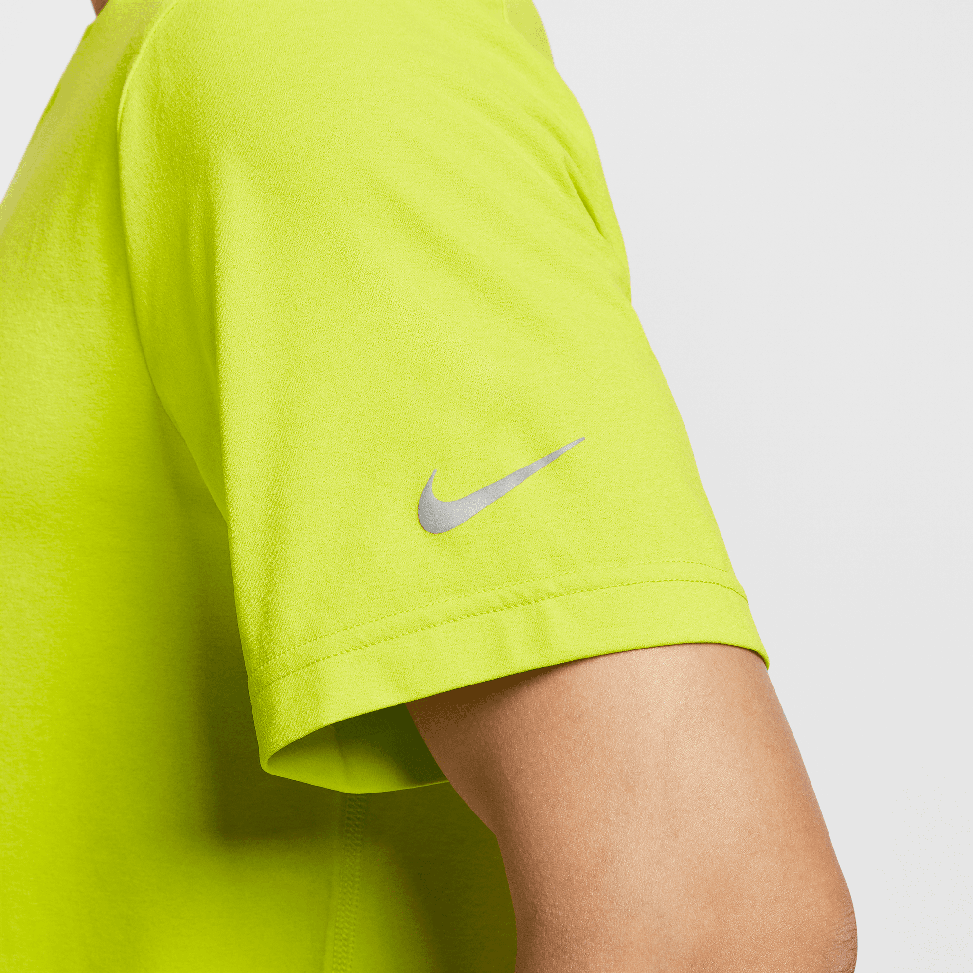 NIKE HYVERSE MEN'S DRI-FIT UV SHORT-SLEEVE TOP