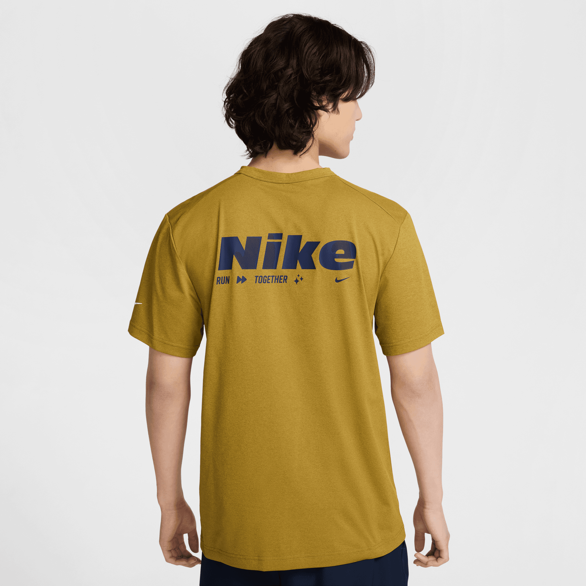 NIKE HYVERSE MEN'S DRI-FIT UV SHORT-SLEEVE TOP