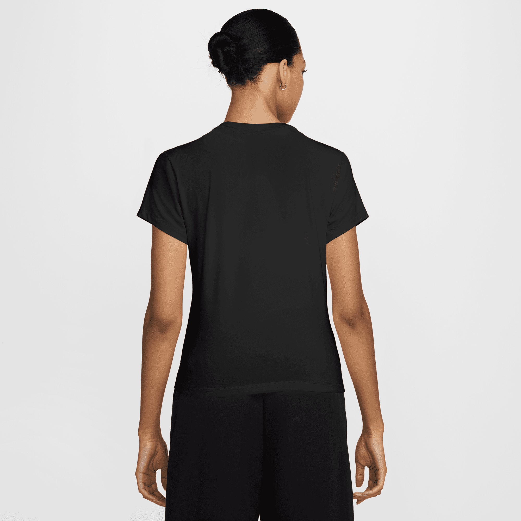 NIKE SPORTSWEAR WOMEN'S SLIM SHORT-SLEEVE GRAPHIC T-SHIRT