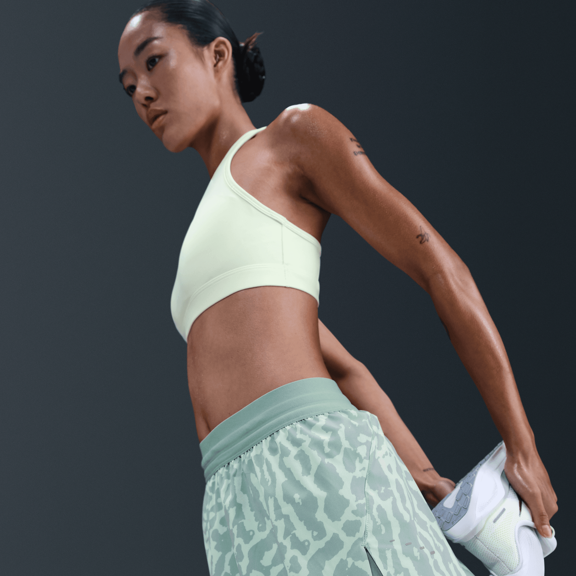 NIKE SWIFT WOMEN'S DRI-FIT MID-RISE 2-IN-1 PRINTED RUNNING SHORTS