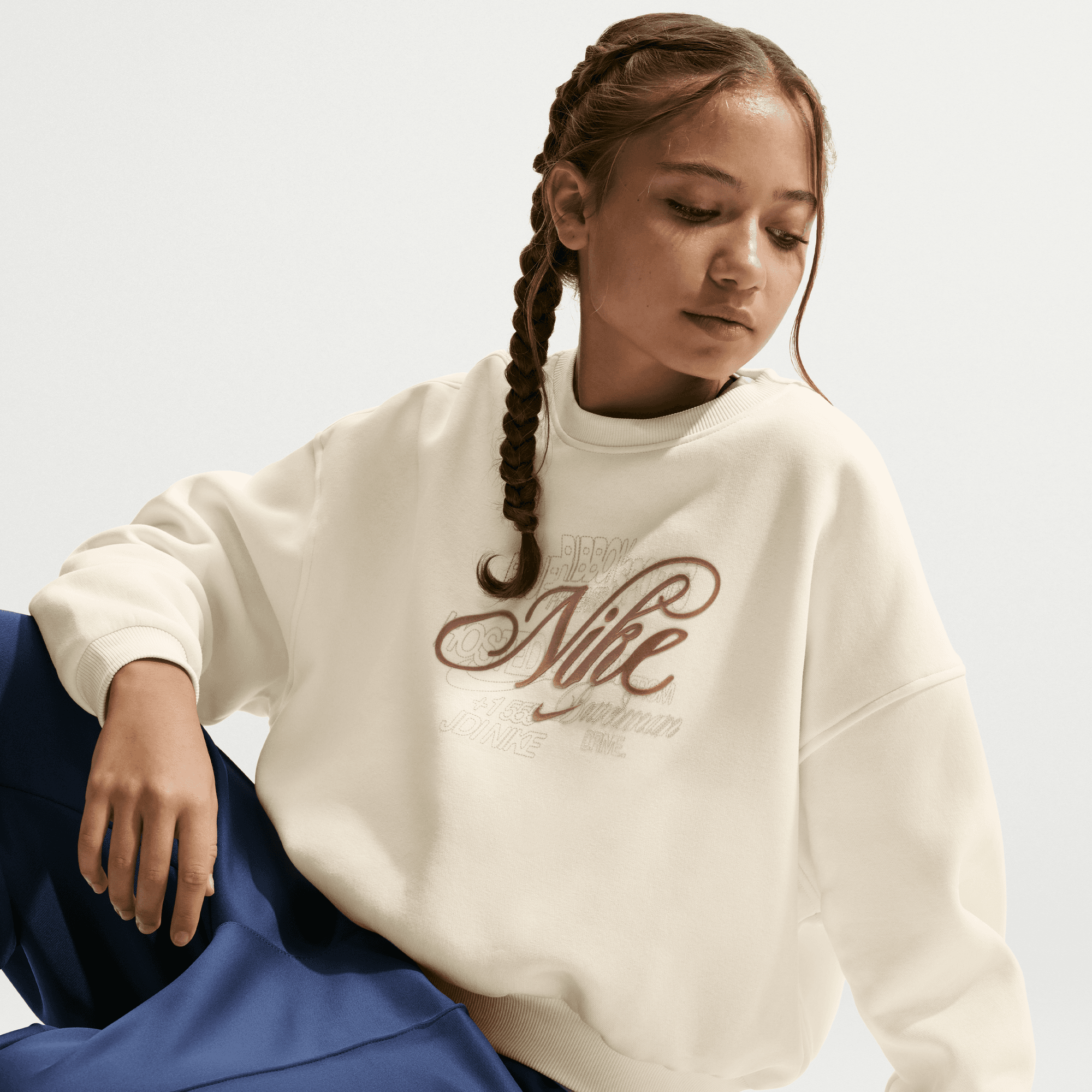 NIKE SPORTSWEAR CLUB FLEECE BIG KIDS' (GIRLS') BOXY CREW-NECK SWEATSHIRT