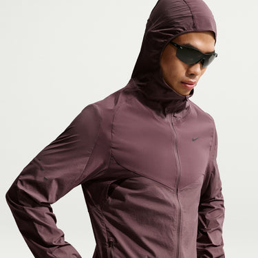 NIKE STRIDE MEN'S REPEL RUNNING JACKET