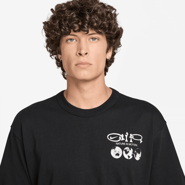 AS UNISEX NIKE SPORTSWEAR TEE LSE PREM EARTH DAY