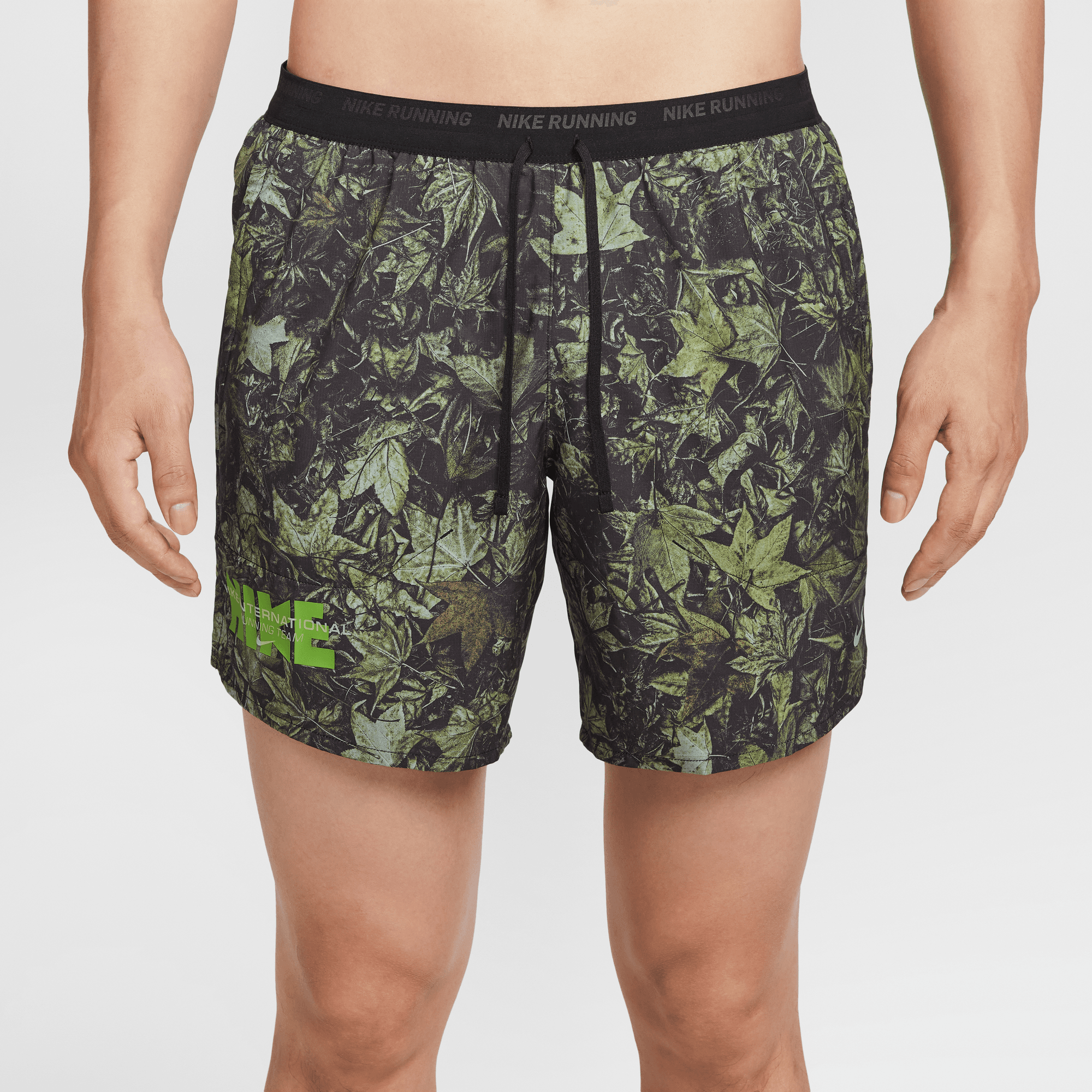 NIKE STRIDE MEN'S DRI-FIT 7" BRIEF-LINED PRINTED RUNNING SHORTS