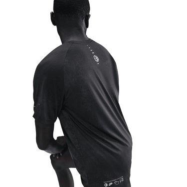 NIKE STRIDE MEN'S DRI-FIT ADV SHORT-SLEEVE RUNNING TOP WITH REFLECTIVE ACCENTS