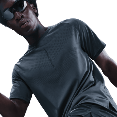 NIKE STRIDE MEN'S DRI-FIT ADV SHORT-SLEEVE RUNNING TOP WITH REFLECTIVE ACCENTS