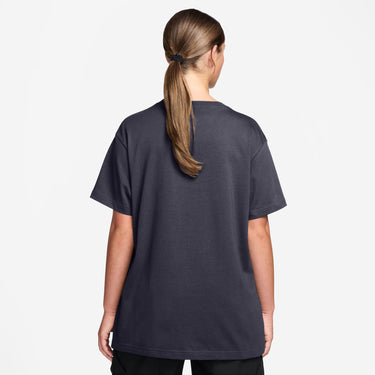 NIKE SPORTSWEAR WOMEN'S OVERSIZED SHORT-SLEEVE T-SHIRT (PLUS SIZE)