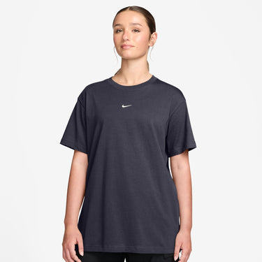 NIKE SPORTSWEAR WOMEN'S OVERSIZED SHORT-SLEEVE T-SHIRT (PLUS SIZE)