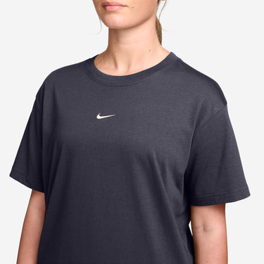 NIKE SPORTSWEAR WOMEN'S OVERSIZED SHORT-SLEEVE T-SHIRT (PLUS SIZE)
