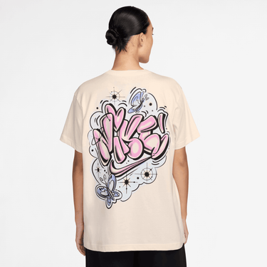 AS WOMEN'S NIKE SPORTSWEAR CLSC BF AIRBRUSH BTTR TEE