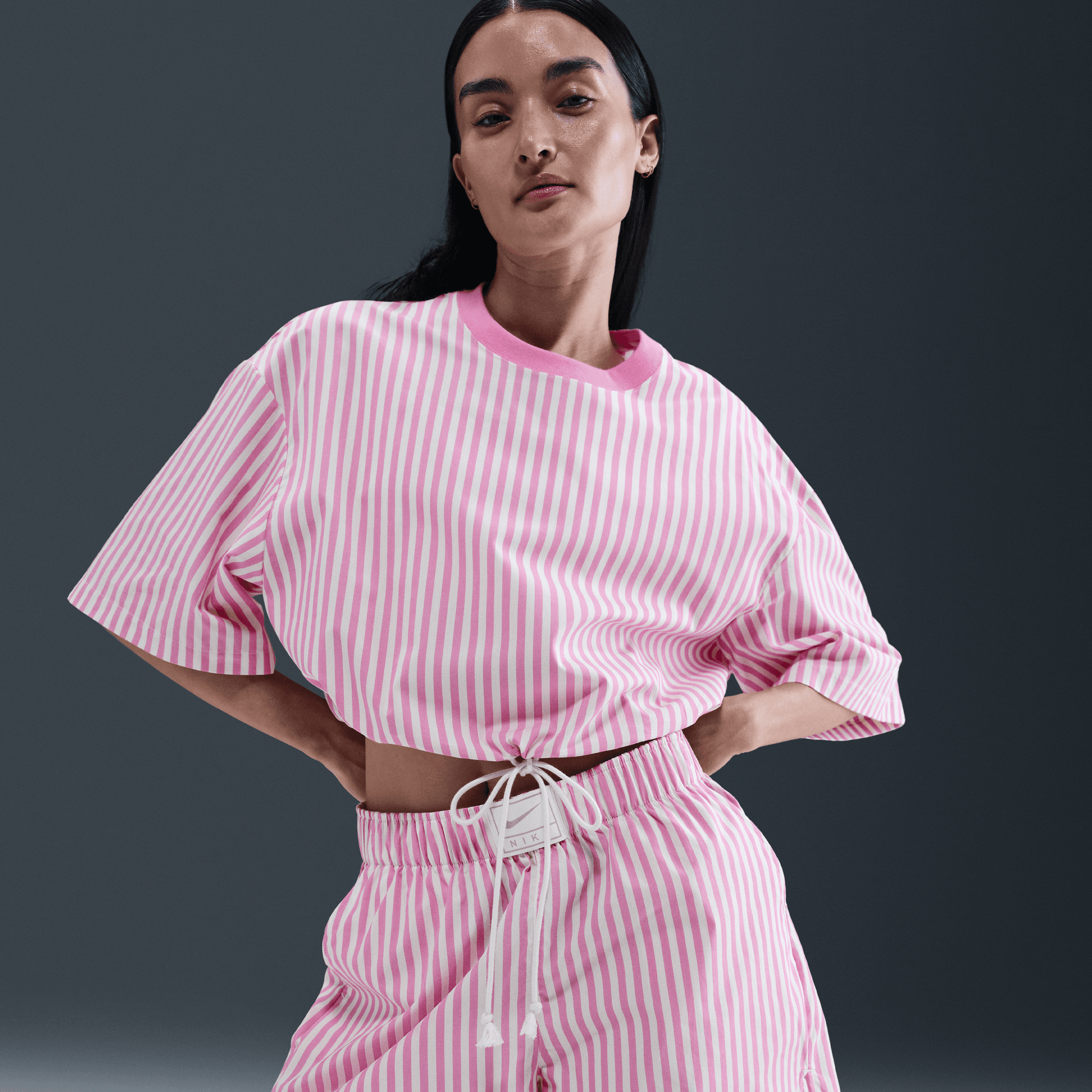 NIKE SPORTSWEAR CHILL POPLIN WOMEN'S MID-RISE LOOSE STRIPED SHORTS