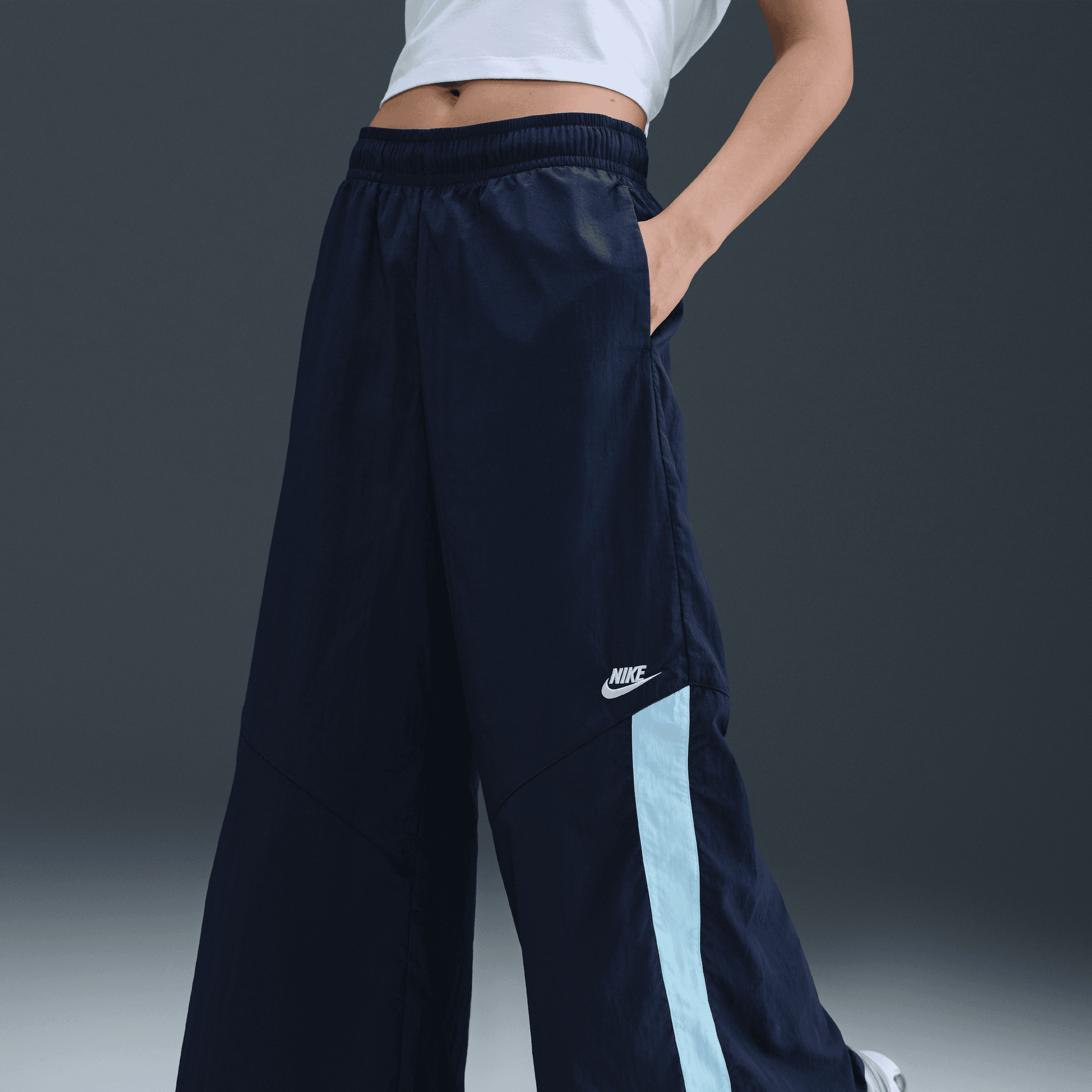 NIKE SPORTSWEAR WOMEN'S WIDE-LEG WOVEN PANTS
