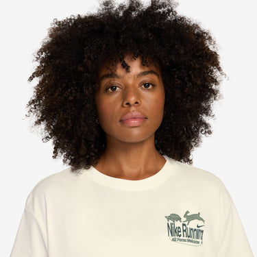 NIKE SWIFT WOMEN'S DRI-FIT OVERSIZED RUNNING T-SHIRT