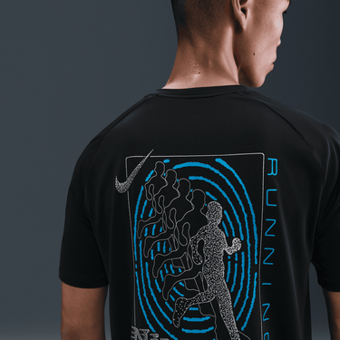 NIKE STRIDE MEN'S DRI-FIT ADV SHORT-SLEEVE RUNNI NG TOP