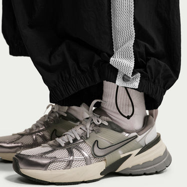 NIKE SPORTSWEAR WOMEN'S OVERSIZED HIGH-WAISTED BALLOON TRACK PANTS
