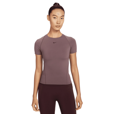 NIKE UNIVERSA WOMEN'S DRI-FIT SHORT-SLEEVE TOP