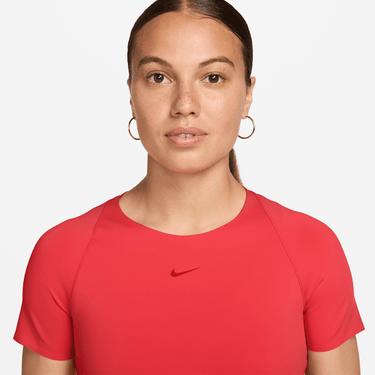 NIKE UNIVERSA WOMEN'S DRI-FIT SHORT-SLEEVE TOP