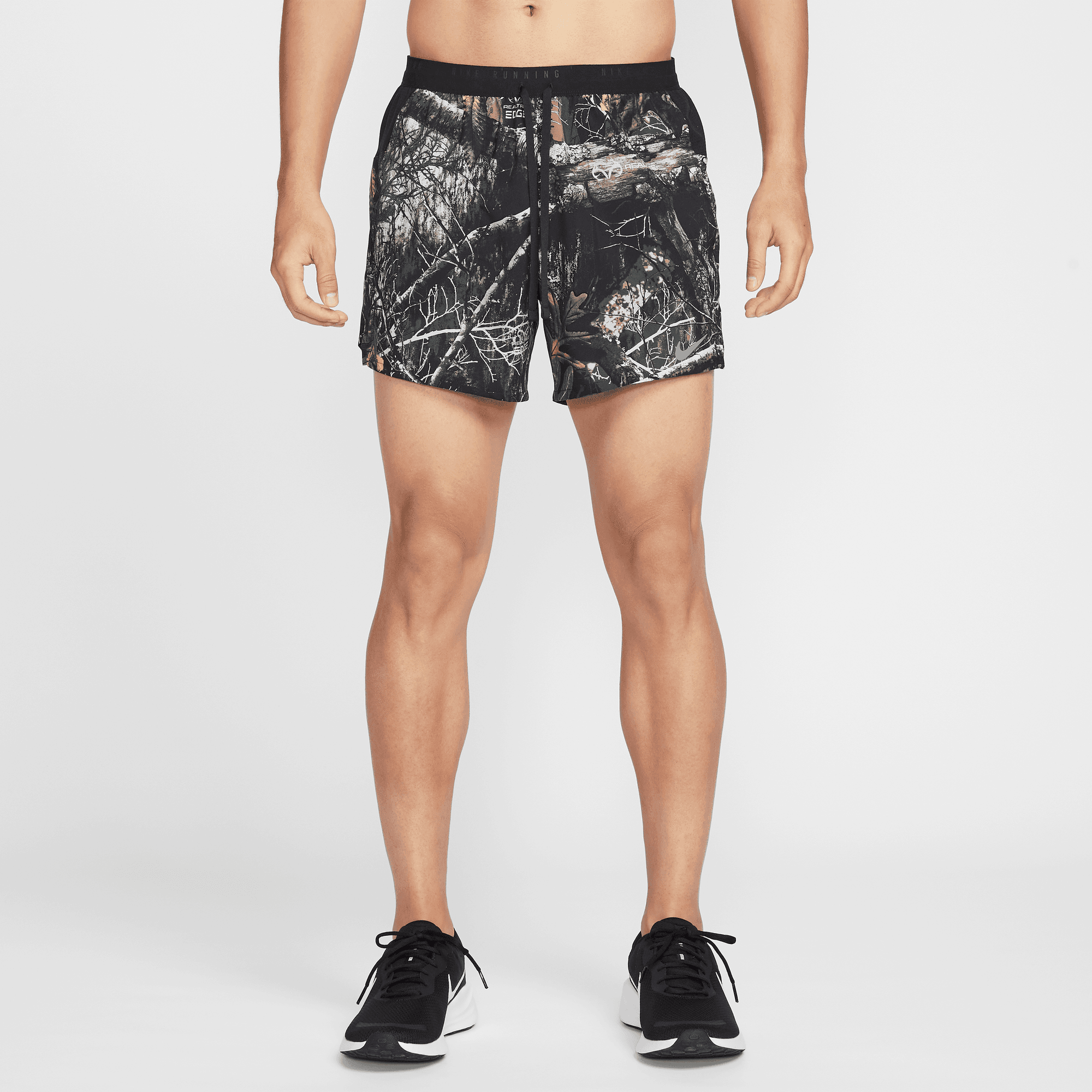 NIKE STRIDE MEN'S DRI-FIT 5" BRIEF-LINED REALTREE RUNNING SHORTS