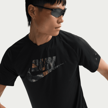 NIKE STRIDE MEN'S DRI-FIT ADV REALTREE® SHORT-SLEEVE RUNNING TOP