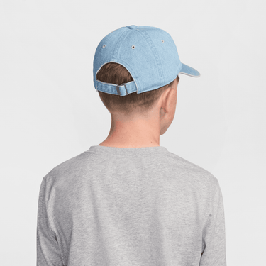 NIKE CLUB KIDS' UNSTRUCTURED DENIM CAP