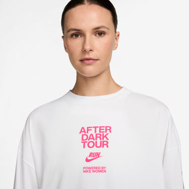 NIKE AFTER DARK TOUR WOMEN'S DRI-FIT OVERSIZED LONG-SLEEVE RUNNING T-SHIRT