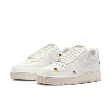 NIKE AIR FORCE 1 '07 LNY WOMEN'S SHOES