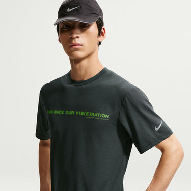 NIKE HYVERSE MEN'S DRI-FIT UV SHORT-SLEEVE RUNNING TOP