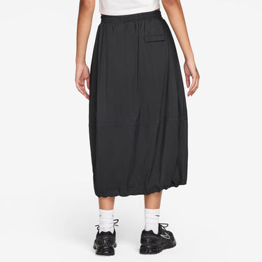 NIKE SPORTSWEAR WOMEN'S OVERSIZED LIGHTWEIGHT UV SKIRT