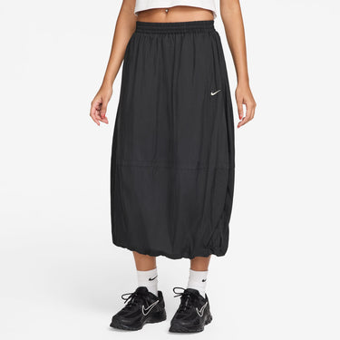 NIKE SPORTSWEAR WOMEN'S OVERSIZED LIGHTWEIGHT UV SKIRT