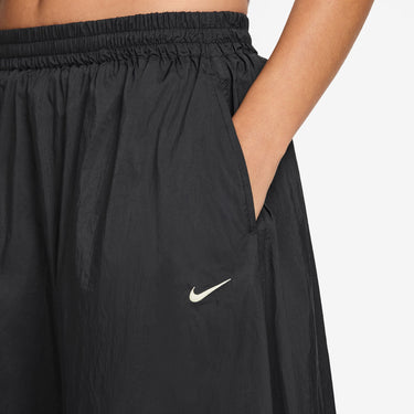 NIKE SPORTSWEAR WOMEN'S OVERSIZED LIGHTWEIGHT UV SKIRT